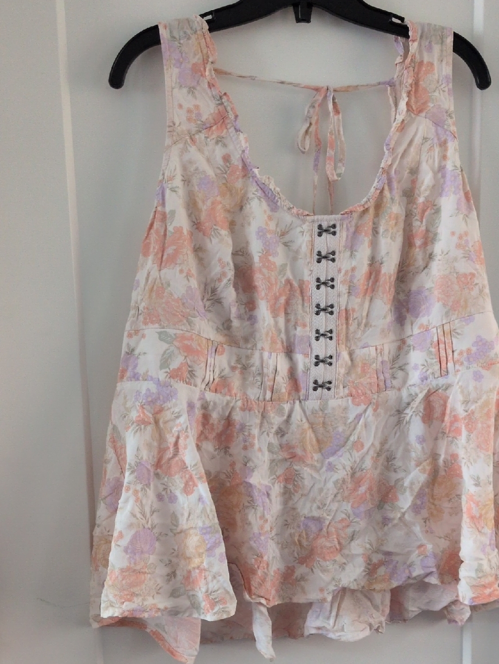 184: Torrid floral tank